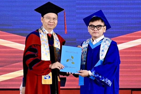 Bỏ học 2 năm, chạy xe ôm công nghệ, học lại ở GDTX, nam sinh tốt nghiệp xuất sắc ĐH Bách khoa TP.HCM